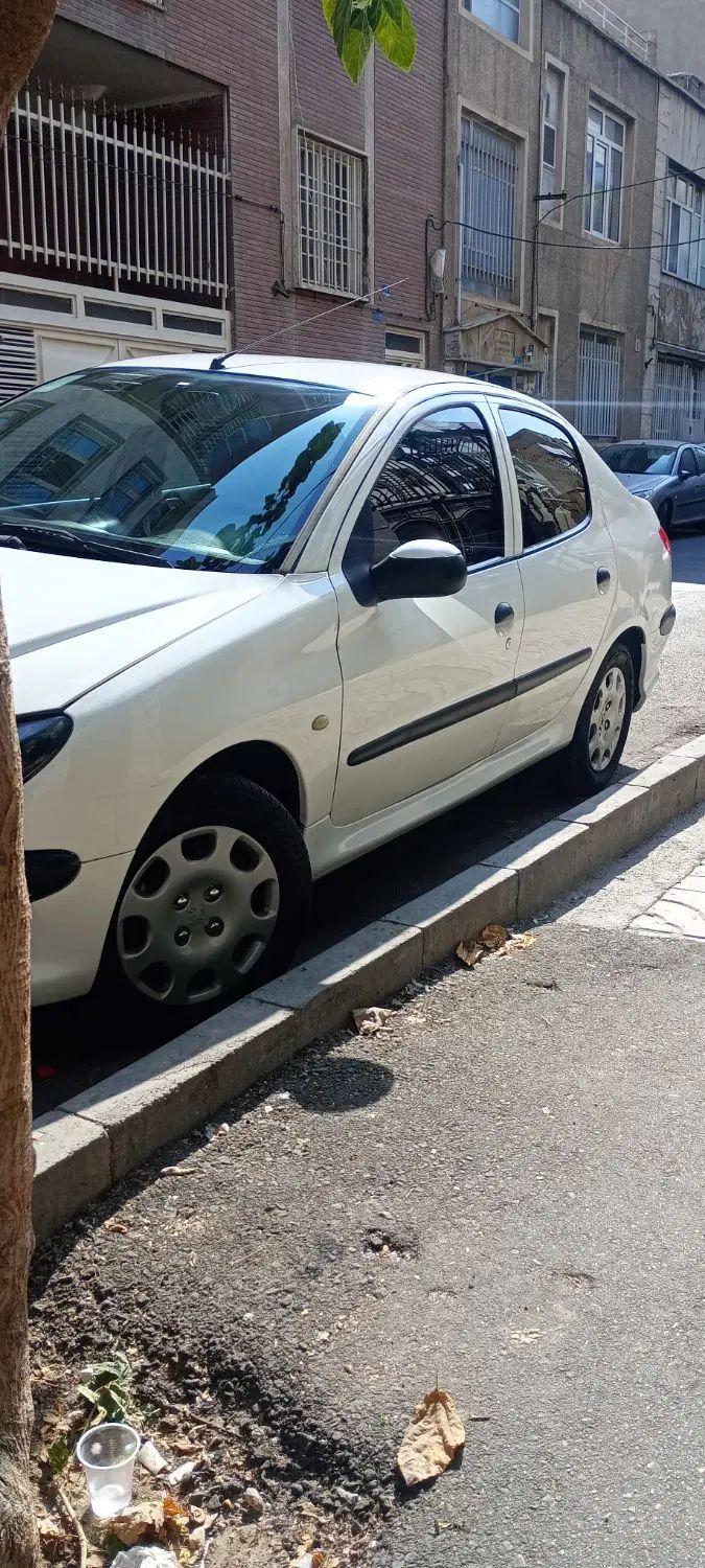 پژو ۲۰۶ صندوق دار v8 - 1395