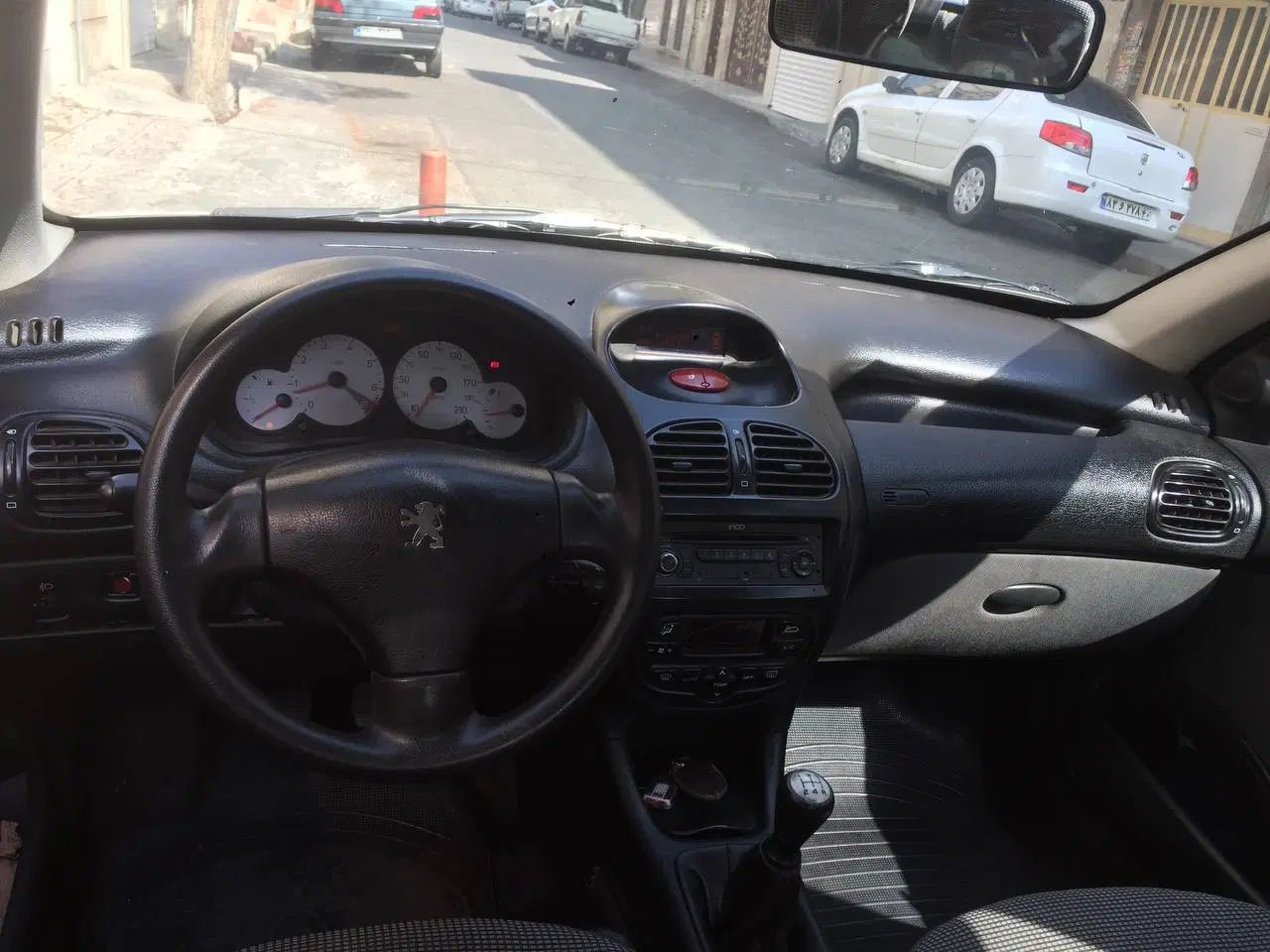 پژو ۲۰۶ صندوق دار v8 - 1396
