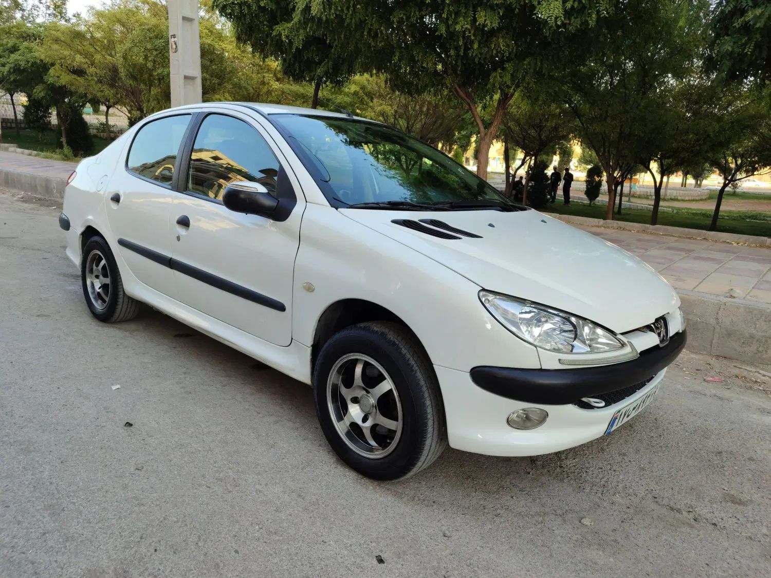 پژو ۲۰۶ صندوق دار v8 - 1390