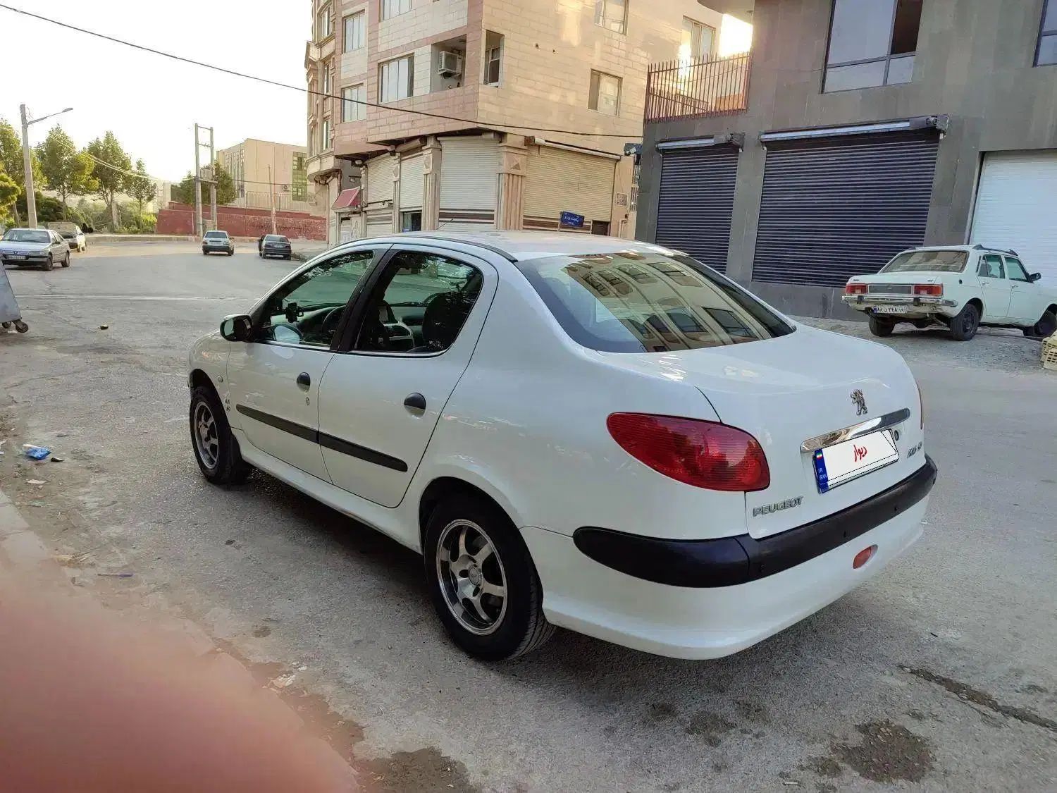 پژو ۲۰۶ صندوق دار v8 - 1390