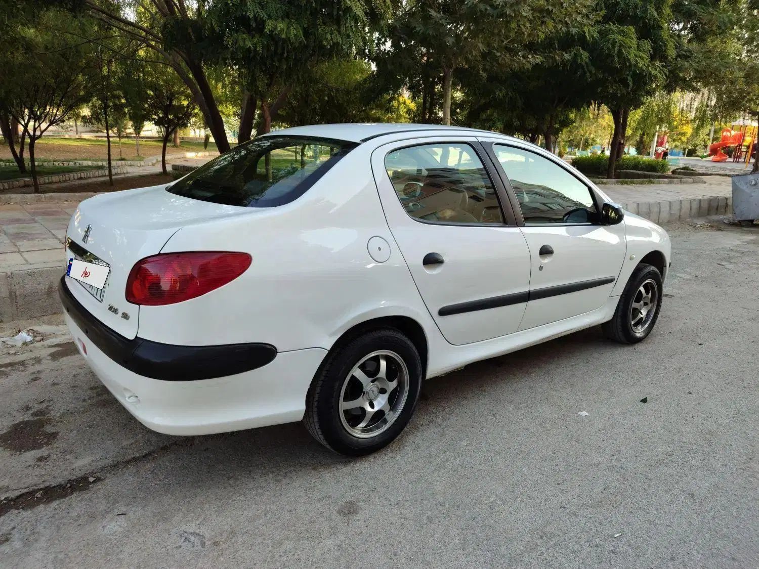 پژو ۲۰۶ صندوق دار v8 - 1390