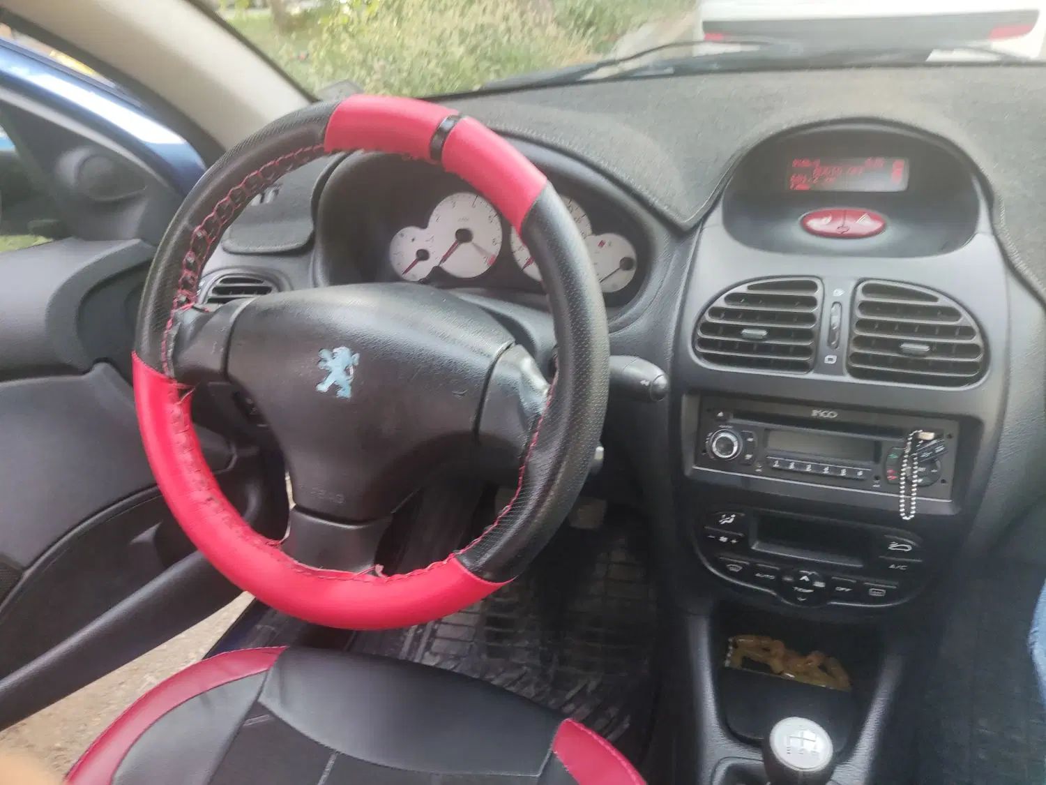 پژو ۲۰۶ صندوق دار v8 - 1396