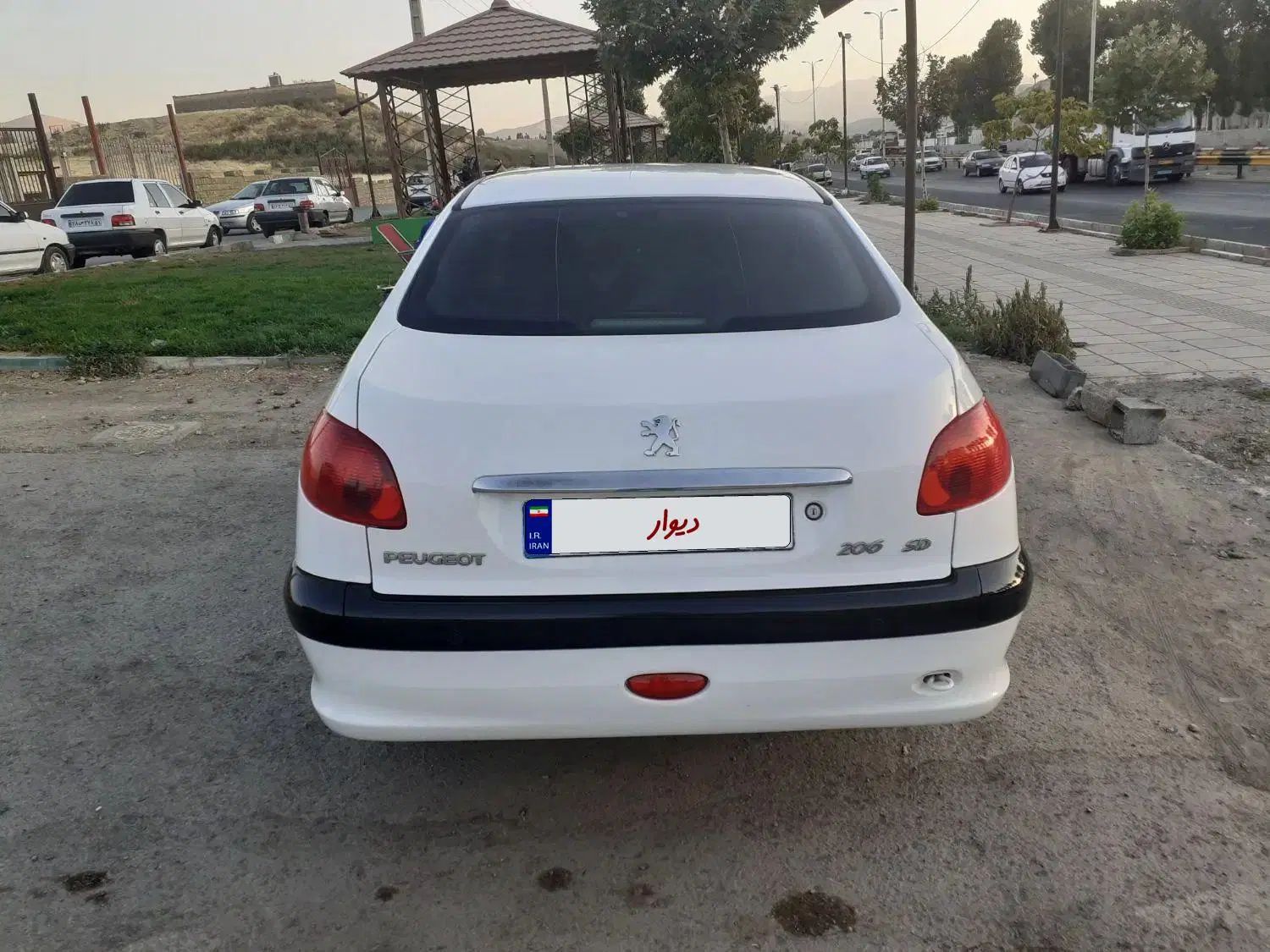 پژو ۲۰۶ صندوق دار v8 - 1397