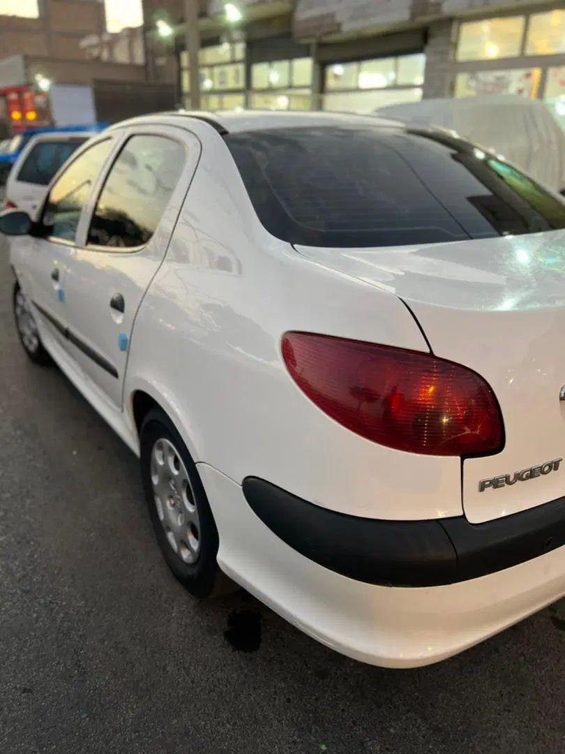 پژو ۲۰۶ صندوق دار v8 - 1394