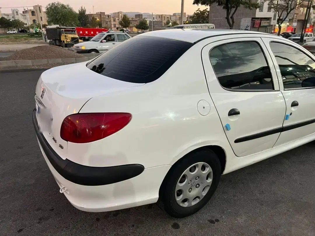 پژو ۲۰۶ صندوق دار v8 - 1394