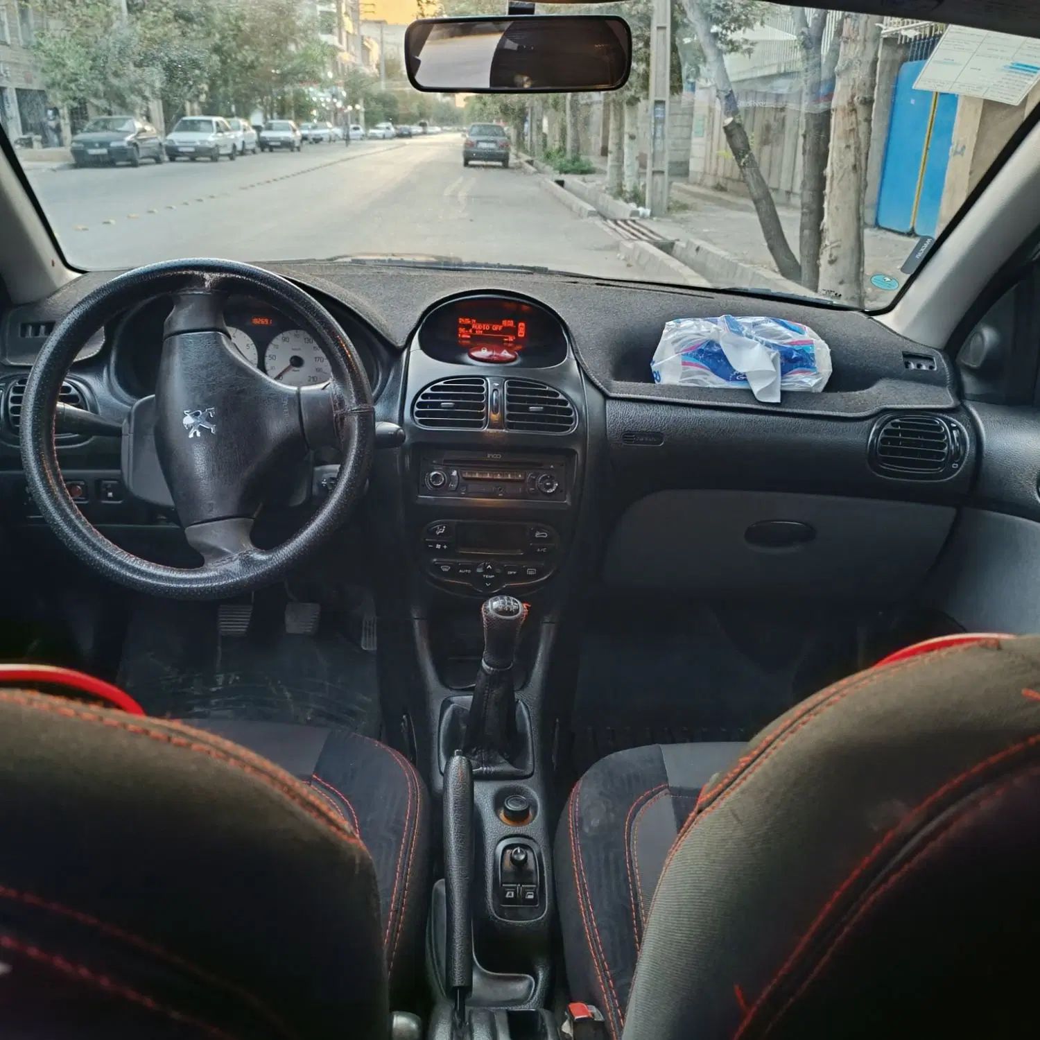 پژو ۲۰۶ صندوق دار v8 - 1396