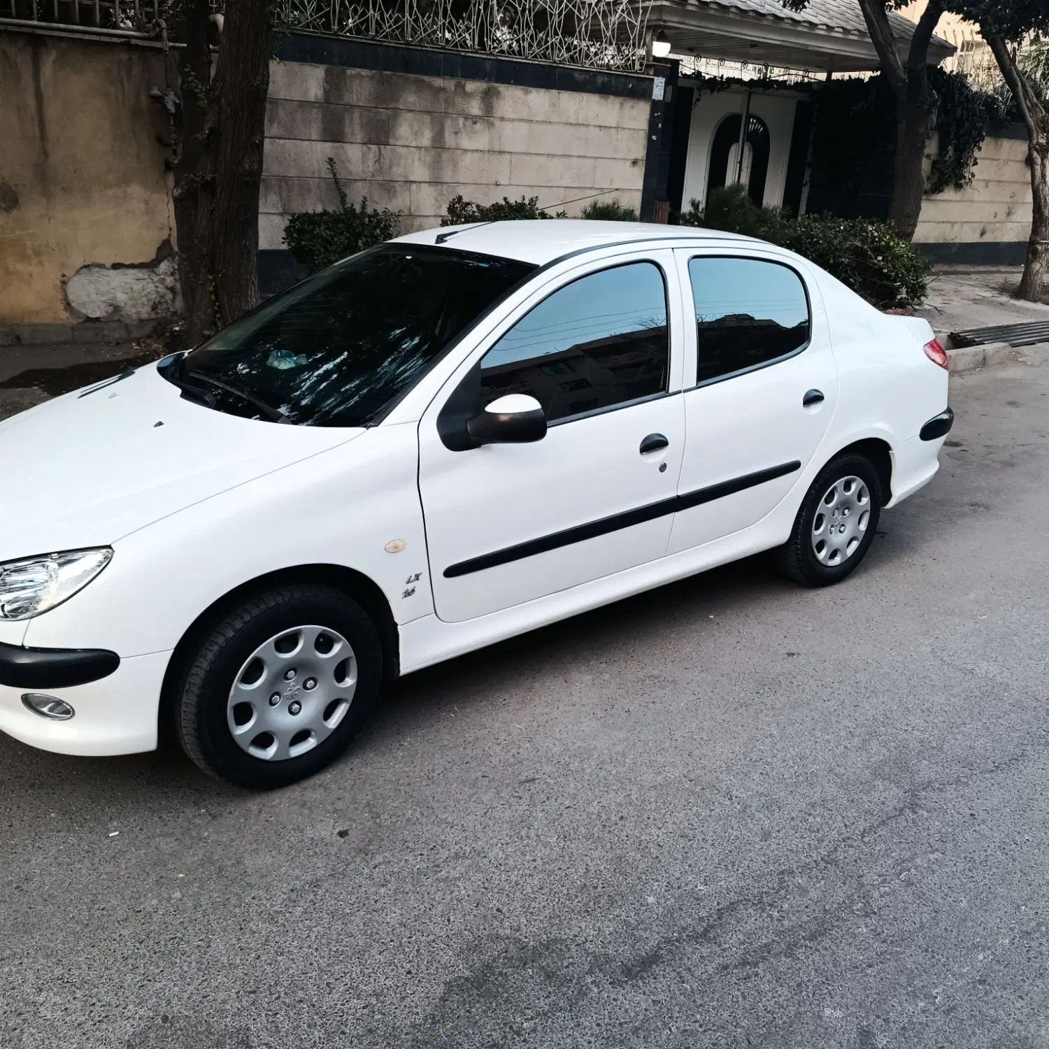 پژو ۲۰۶ صندوق دار v8 - 1396