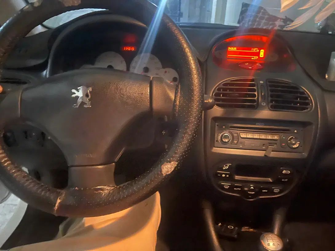 پژو ۲۰۶ صندوق دار v8 - 1396