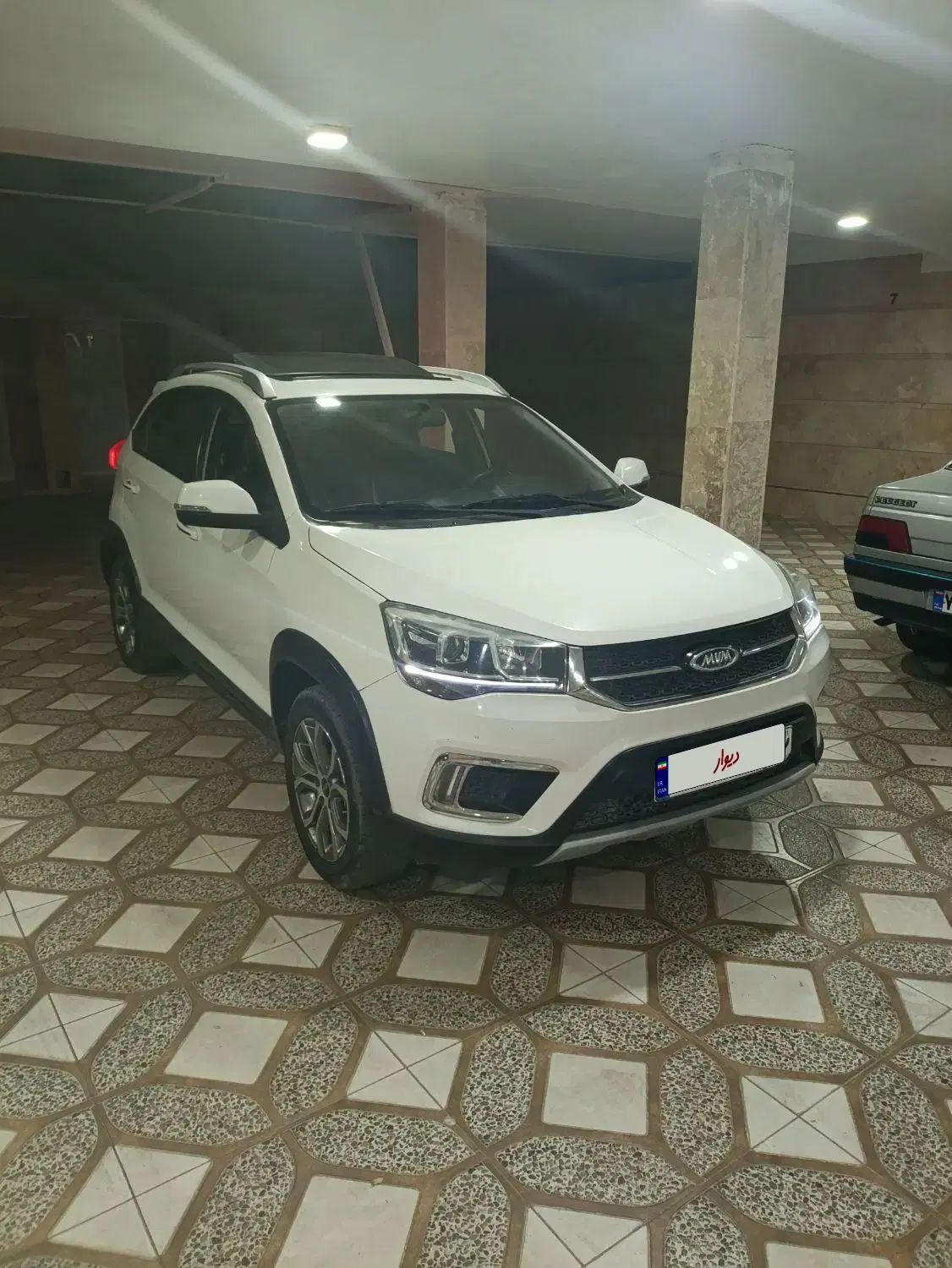 ام وی ام X22 دنده‌ای لاکچری - 1396