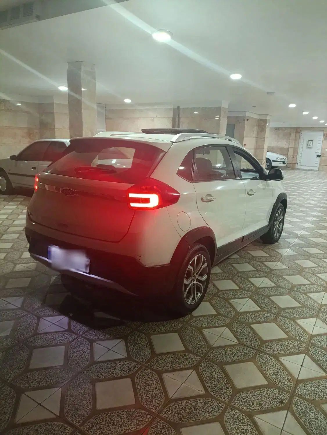 ام وی ام X22 دنده‌ای لاکچری - 1396