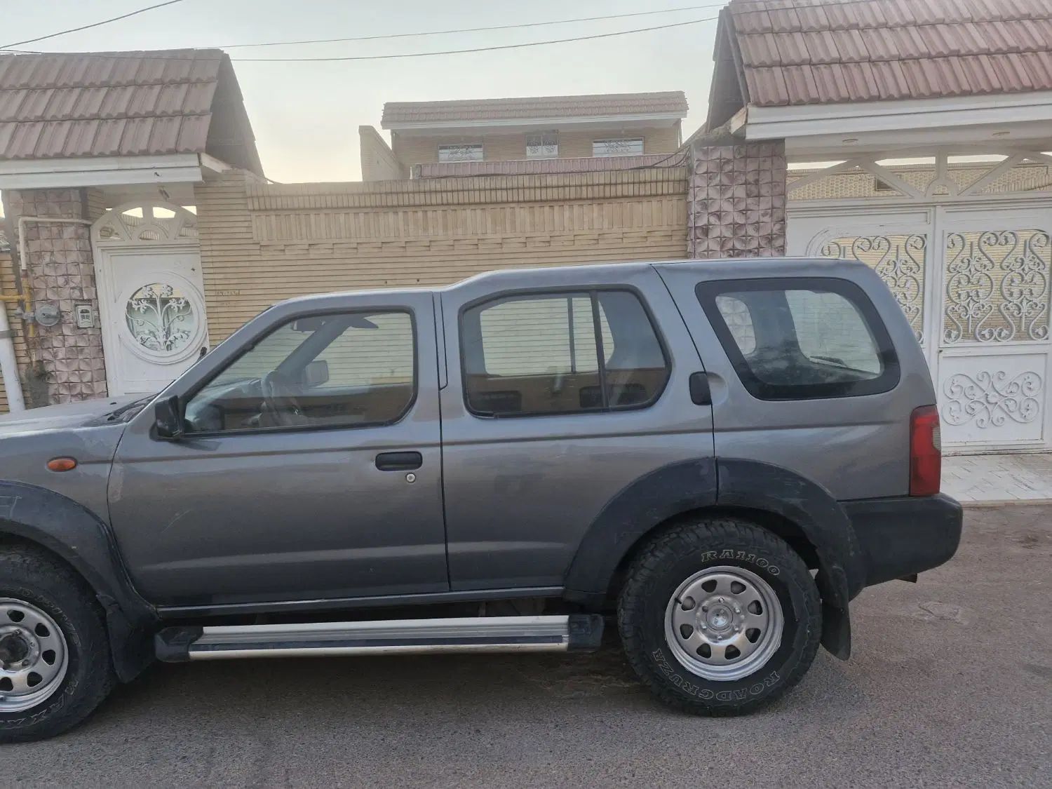 نیسان رونیز دنده‌ای - 1387