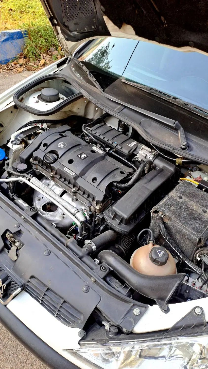 پژو ۲۰۶ صندوق دار v8 - 1398