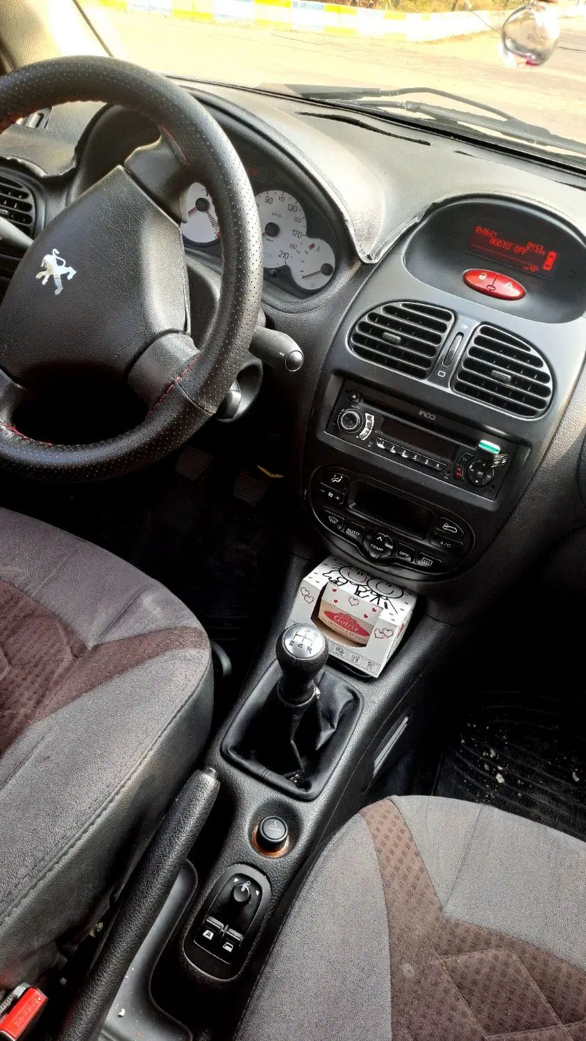 پژو ۲۰۶ صندوق دار v8 - 1398
