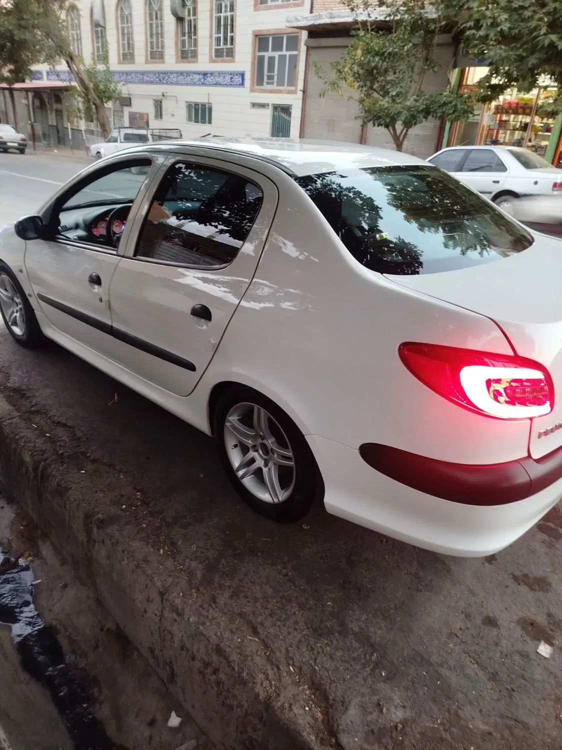 پژو ۲۰۶ صندوق دار v8 - 1395