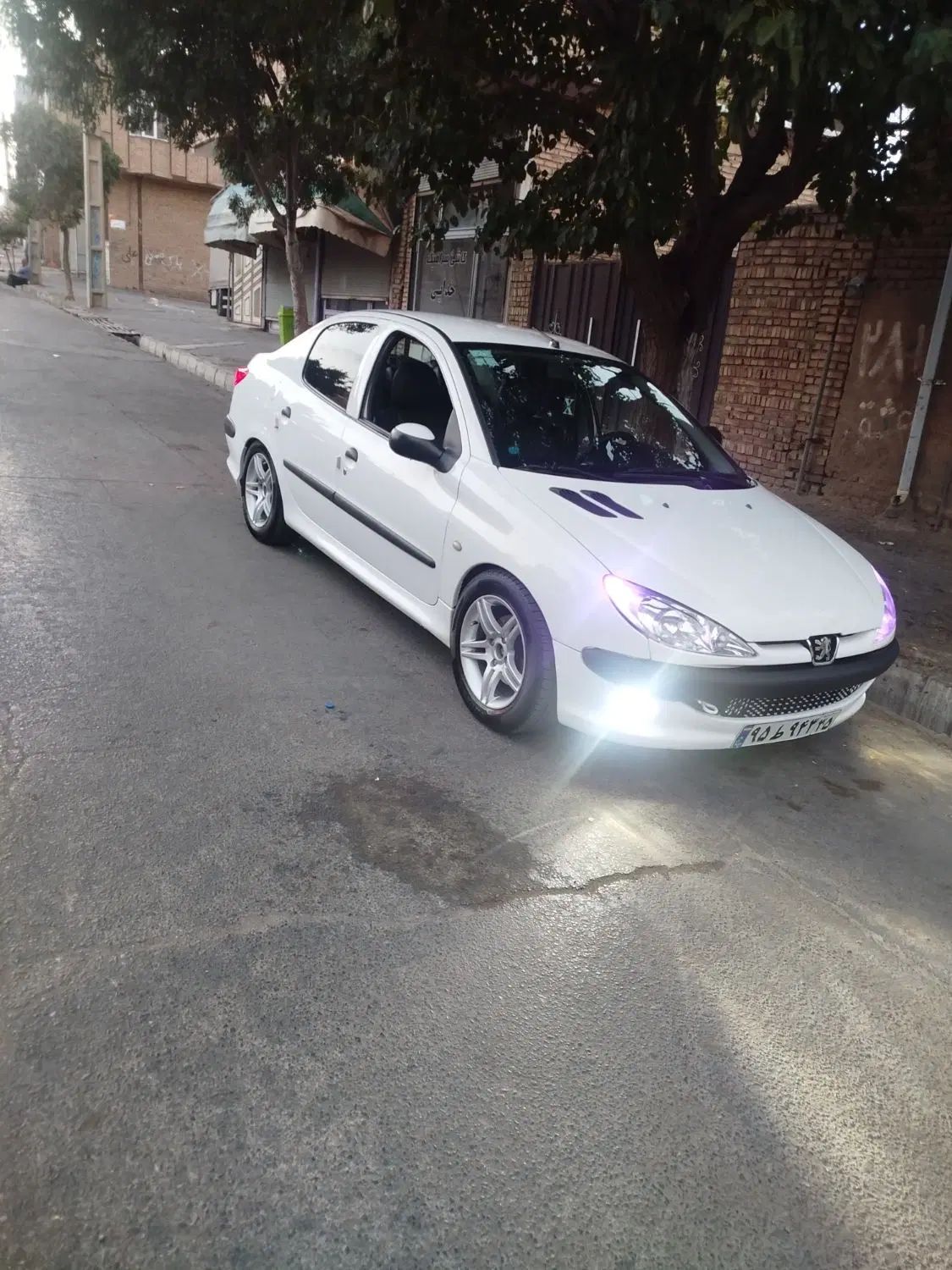 پژو ۲۰۶ صندوق دار v8 - 1395