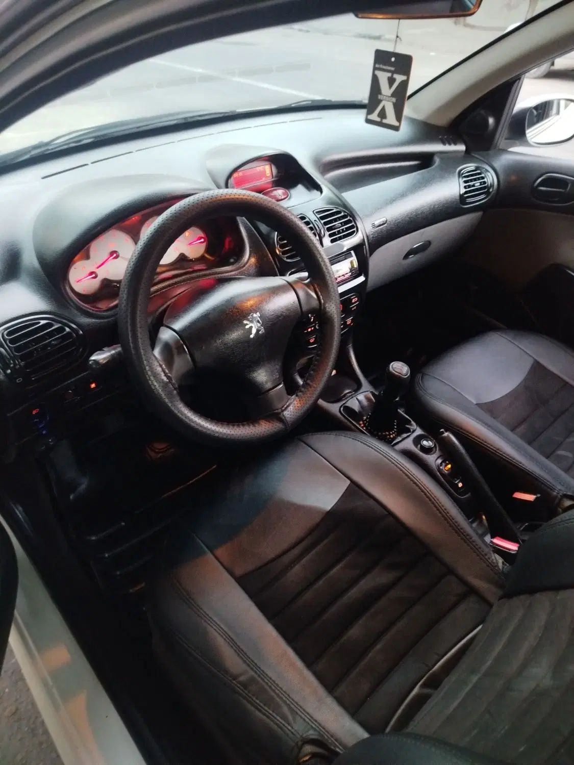 پژو ۲۰۶ صندوق دار v8 - 1395