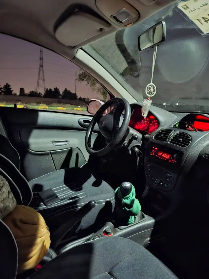 پژو ۲۰۶ صندوق دار v8 - 1397