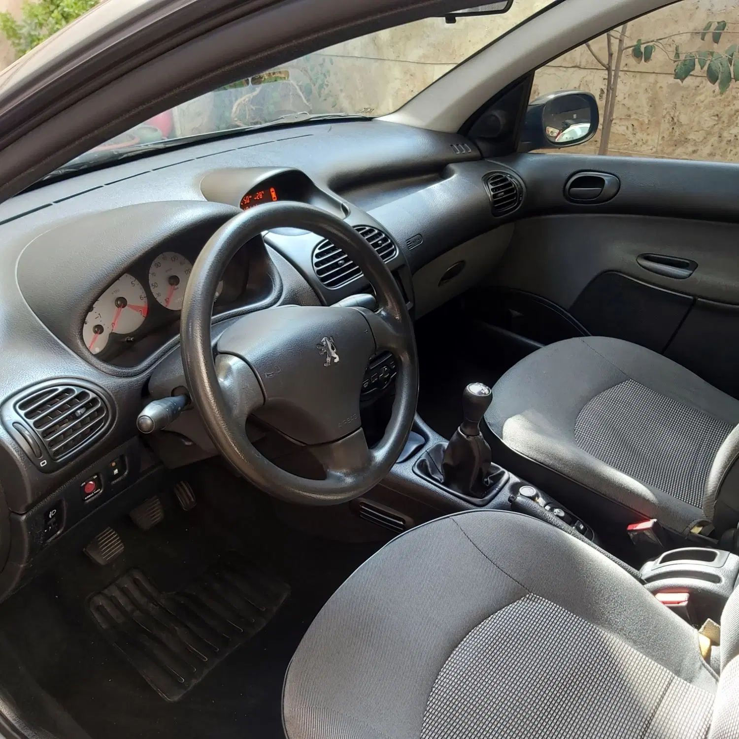 پژو ۲۰۶ صندوق دار v8 - 1392