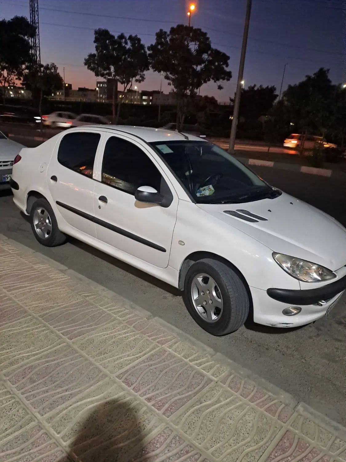 پژو ۲۰۶ صندوق دار v8 - 1394