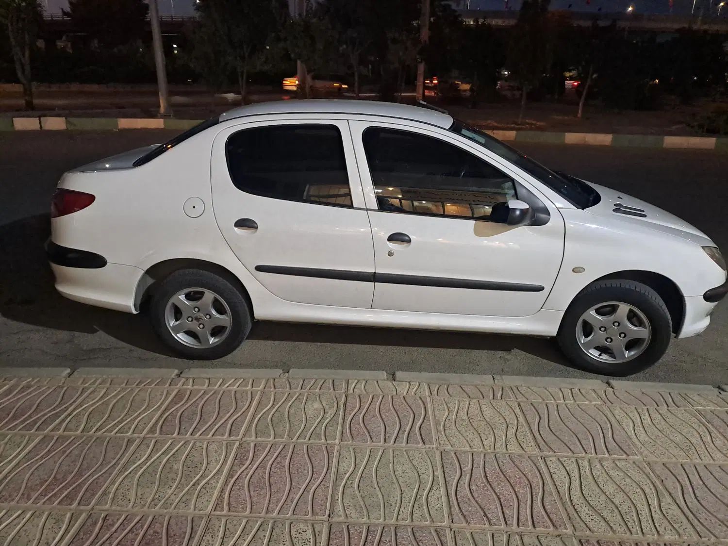 پژو ۲۰۶ صندوق دار v8 - 1394