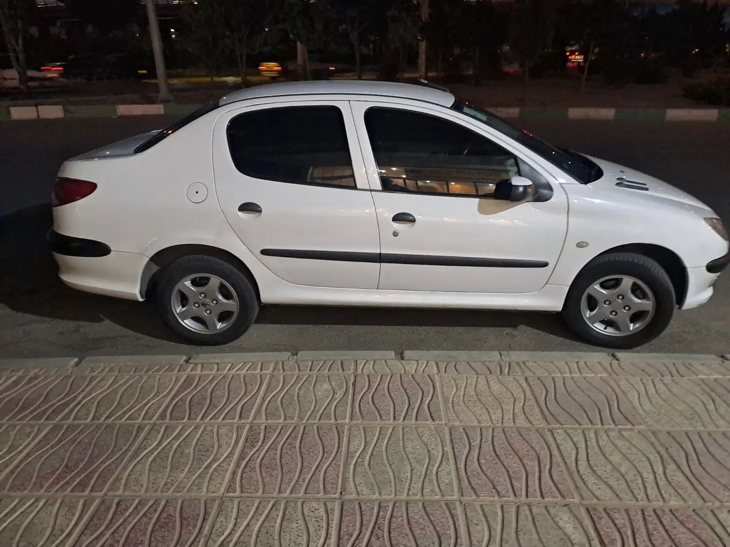 پژو ۲۰۶ صندوق دار v8 - 1394