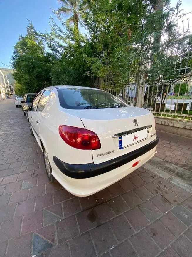 پژو ۲۰۶ صندوق دار v8 - 1396