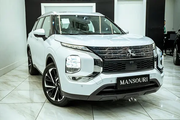 میتسوبیشی اوتلندر دو دیفرانسیل H لاین - 2023