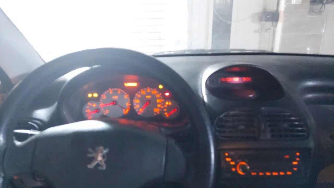 پژو ۲۰۶ صندوق دار v8 - 1389
