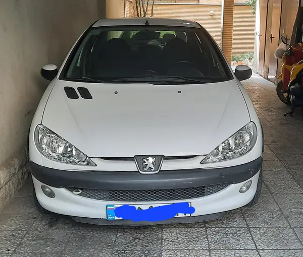 پژو ۲۰۶ صندوق دار v8 - 1393