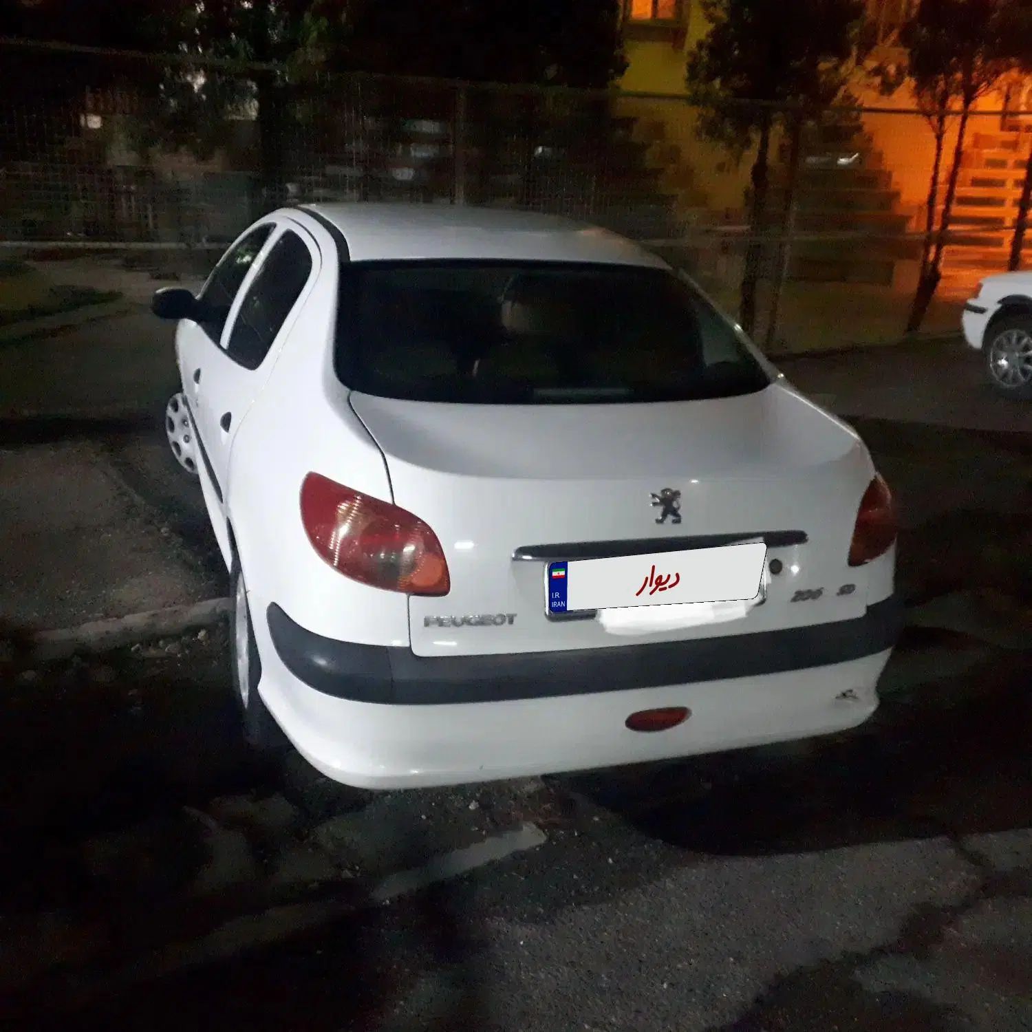 پژو ۲۰۶ صندوق دار v8 - 1393