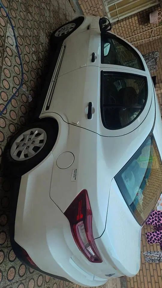 تیبا صندوق دار SX - 1400