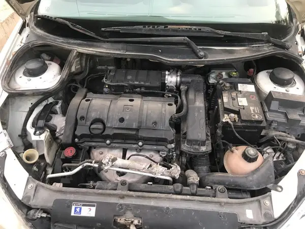 پژو ۲۰۶ صندوق دار v8 - 1393
