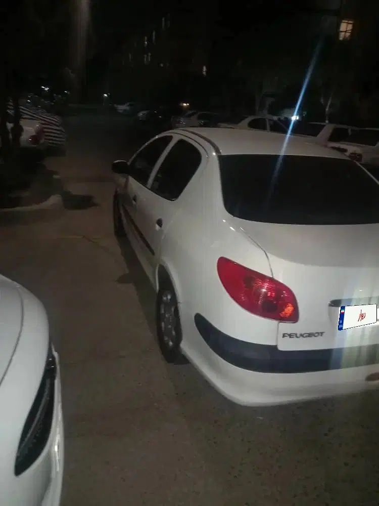 پژو ۲۰۶ صندوق دار v8 - 1392