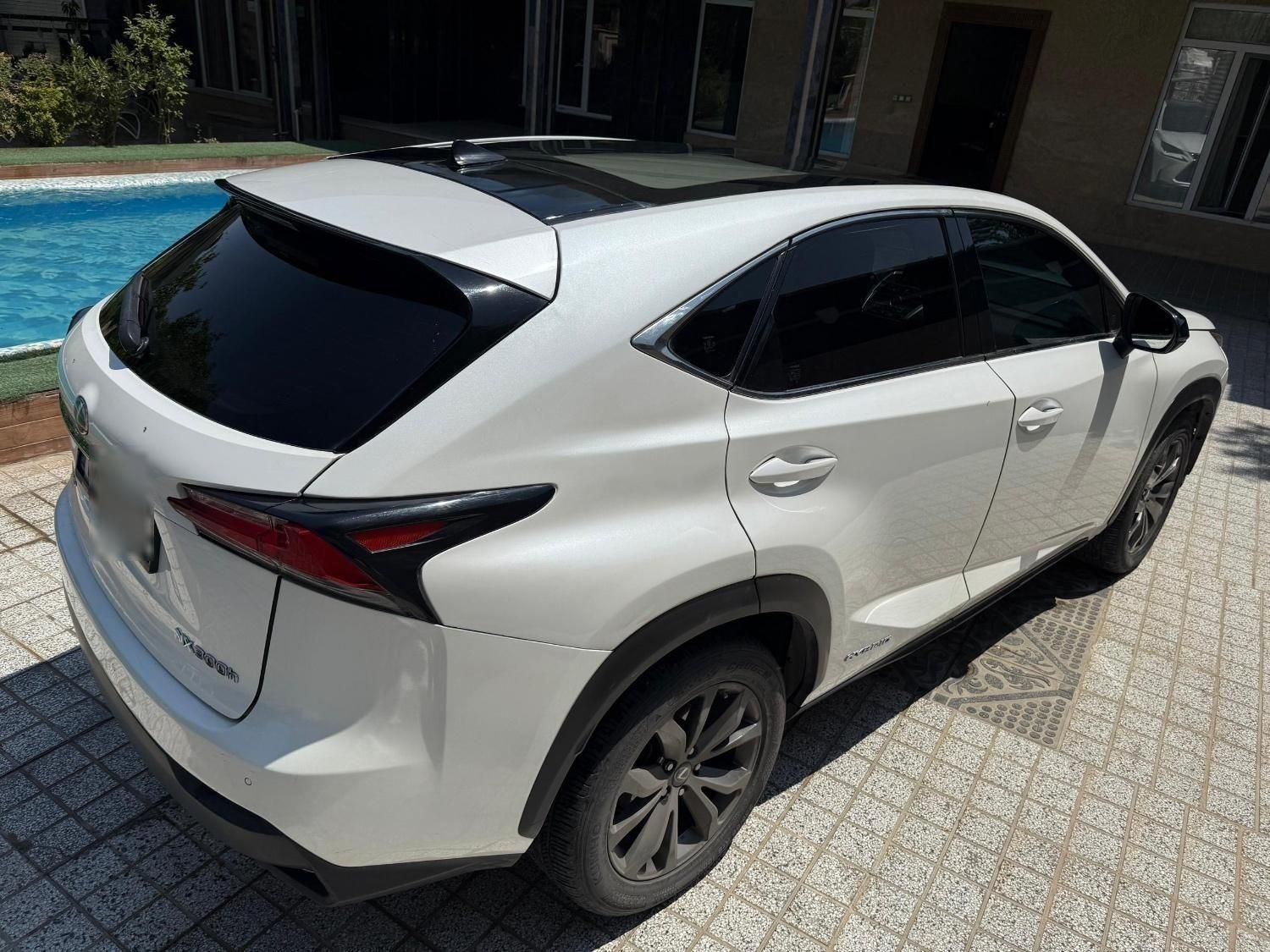 لکسوس NX هیبرید 300H - 2017