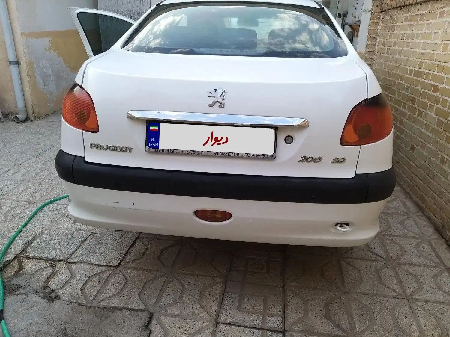 پژو ۲۰۶ صندوق دار v8 - 1393