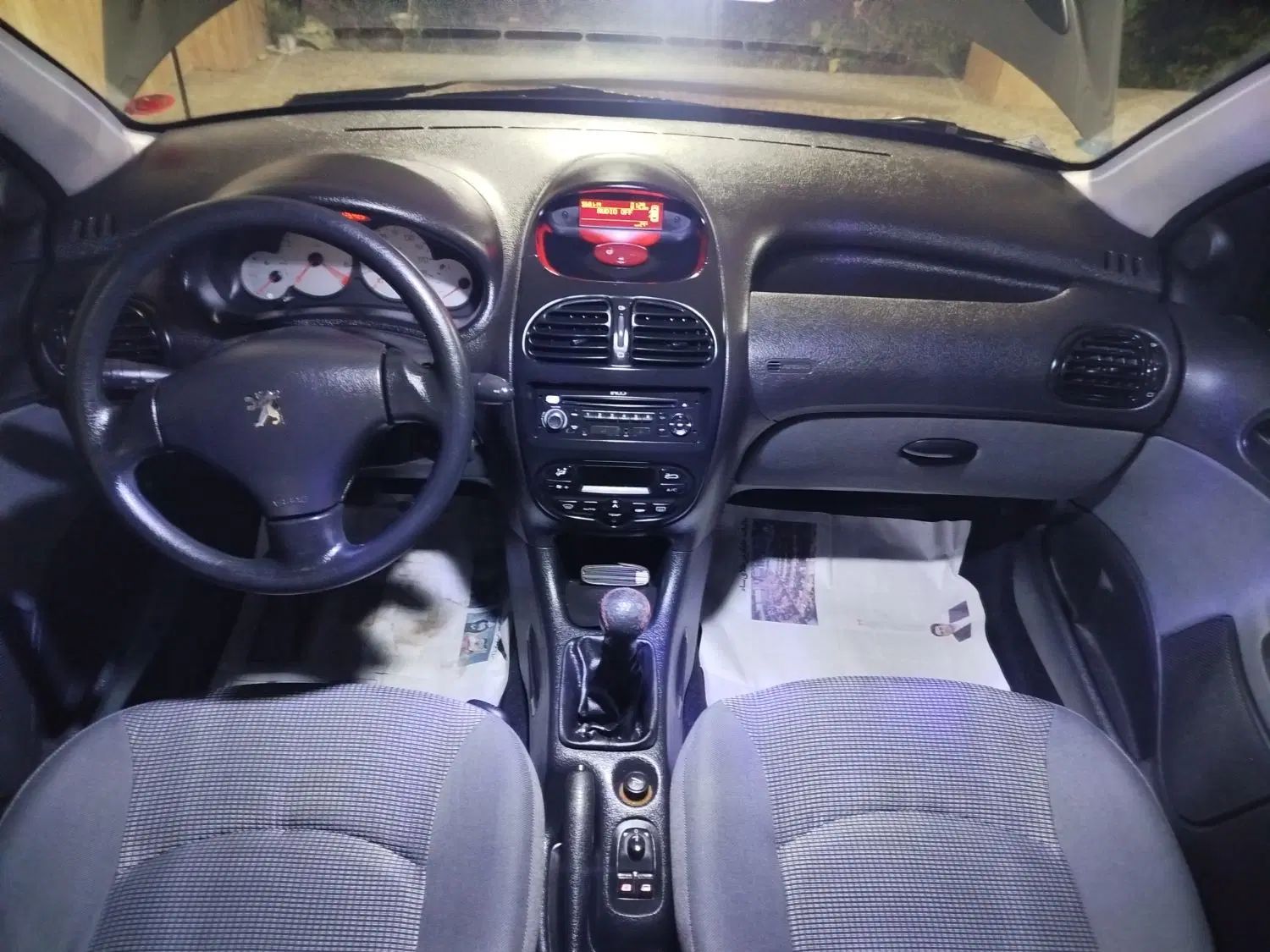 پژو ۲۰۶ صندوق دار v8 - 1394