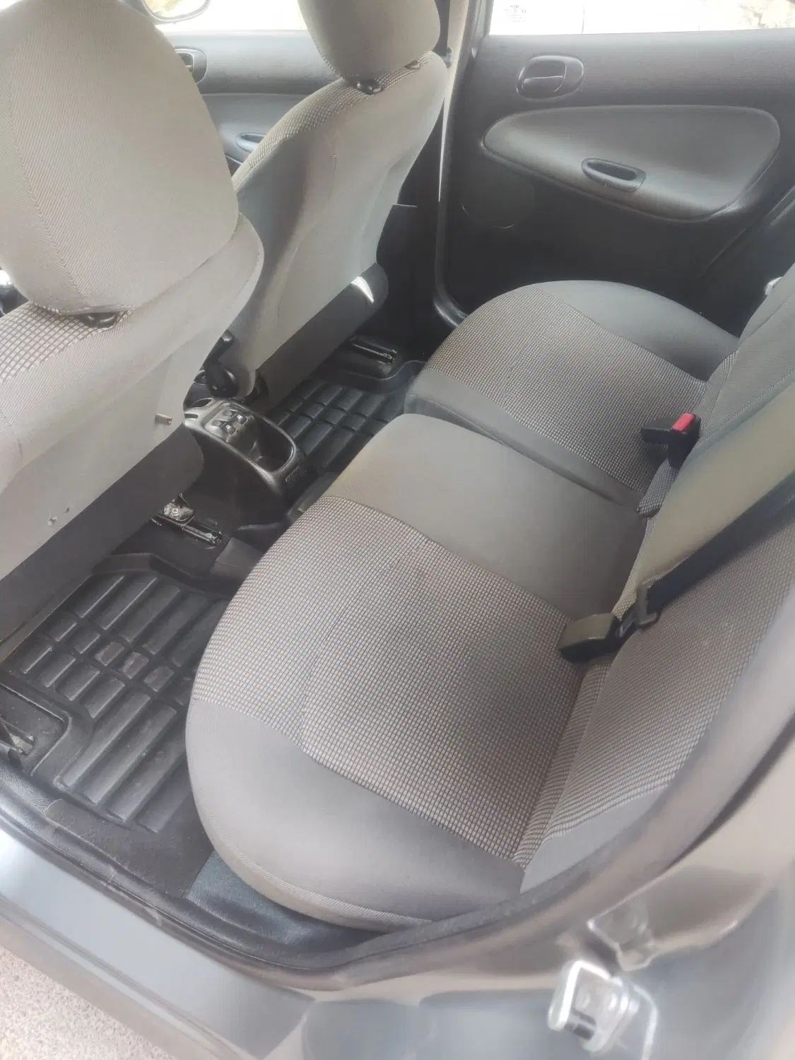 پژو ۲۰۶ صندوق دار v8 - 1396