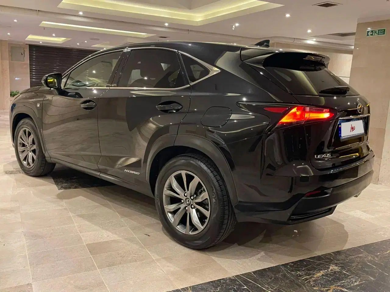 لکسوس NX هیبرید 300H - 2017