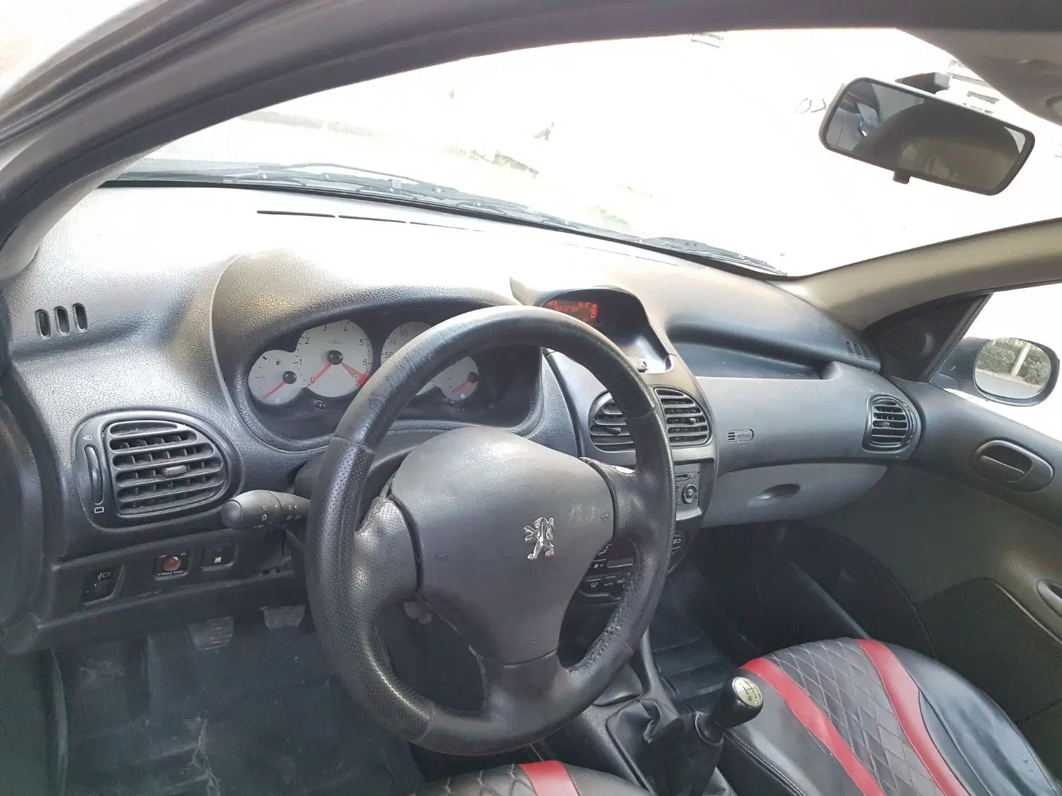 پژو ۲۰۶ صندوق دار v8 - 1394