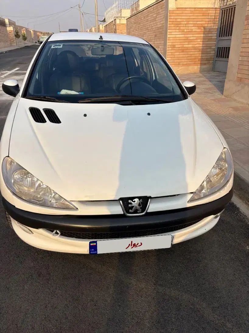 پژو ۲۰۶ صندوق دار v8 - 1393