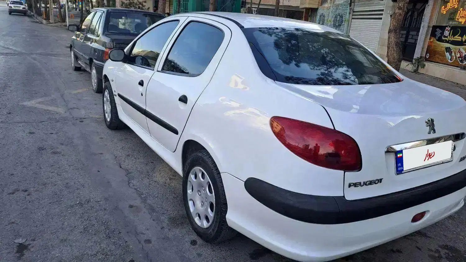 پژو ۲۰۶ صندوق دار v8 - 1392