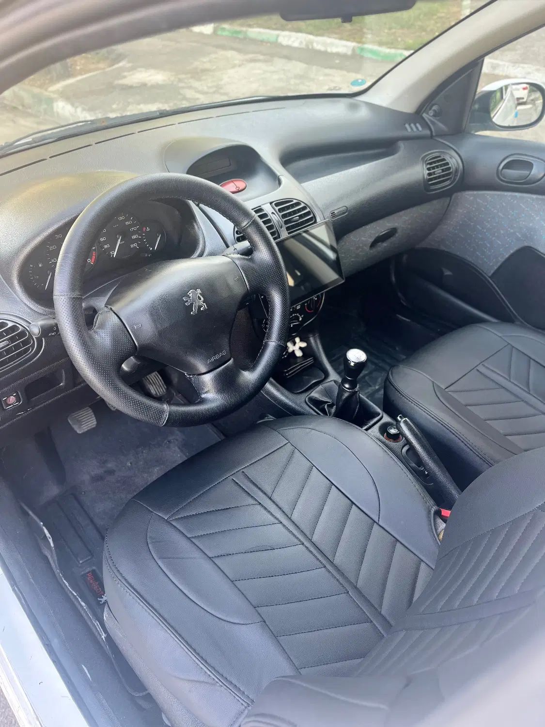 پژو ۲۰۶ صندوق دار v8 - 1390