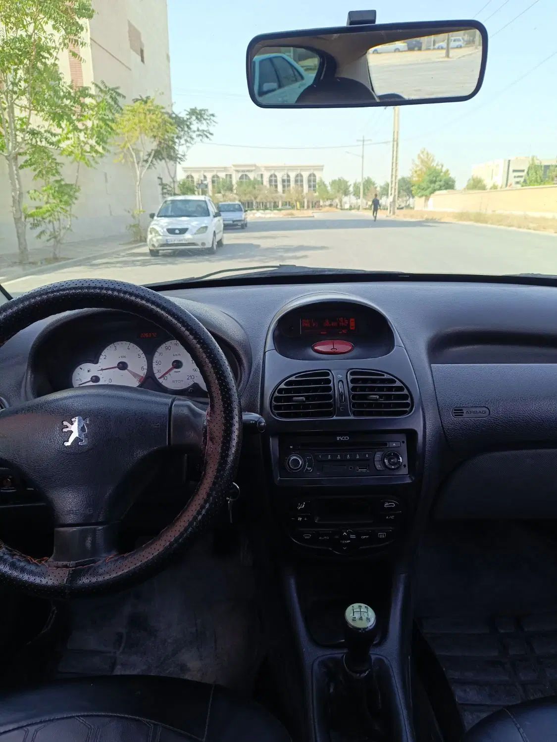 پژو ۲۰۶ صندوق دار v8 - 1393