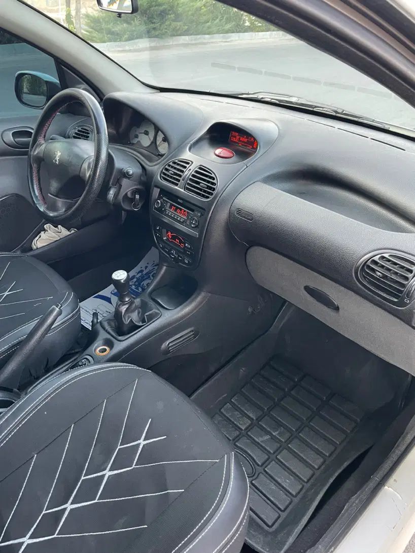 پژو ۲۰۶ صندوق دار v8 - 1396