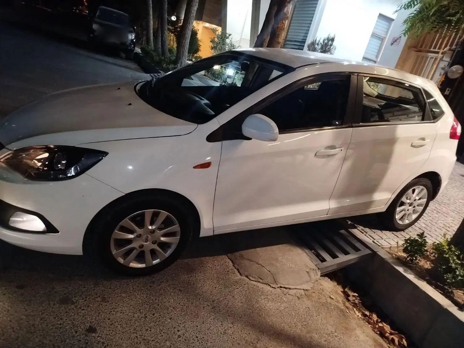 ام وی ام 315 هاچ بک اسپرت لاکچری - 1394