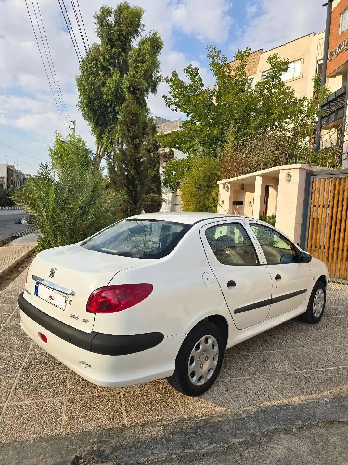 پژو ۲۰۶ صندوق دار v8 - 1393