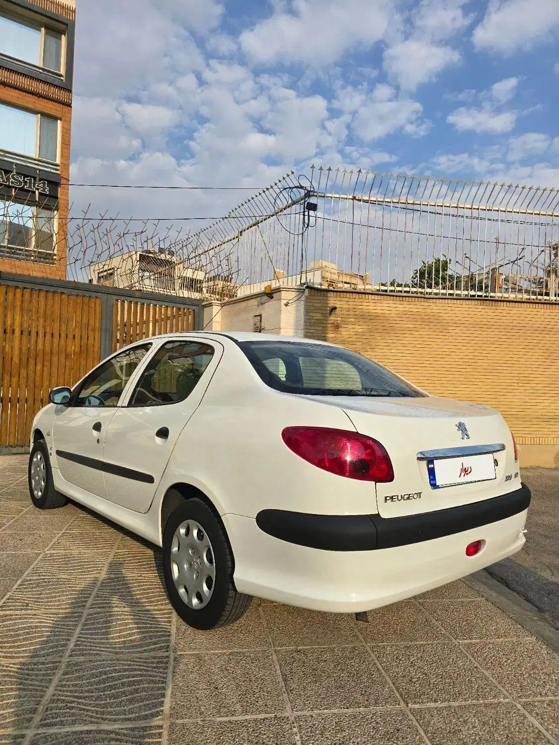 پژو ۲۰۶ صندوق دار v8 - 1393