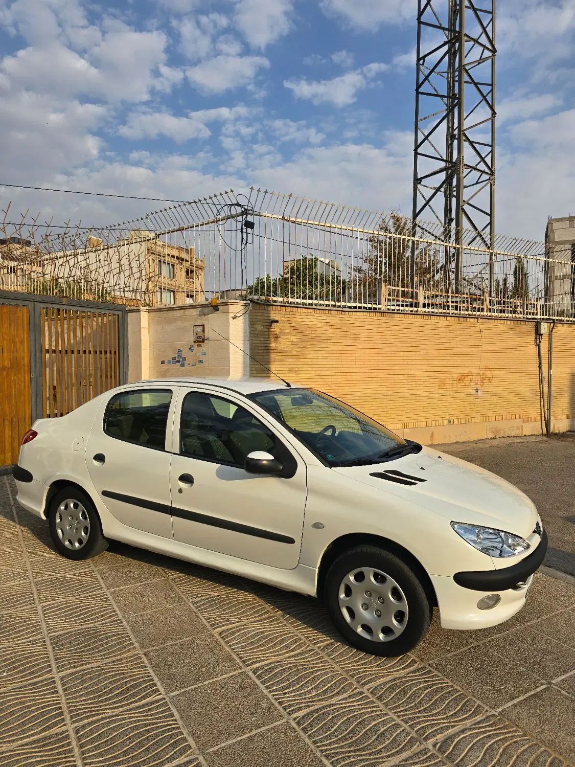 پژو ۲۰۶ صندوق دار v8 - 1393