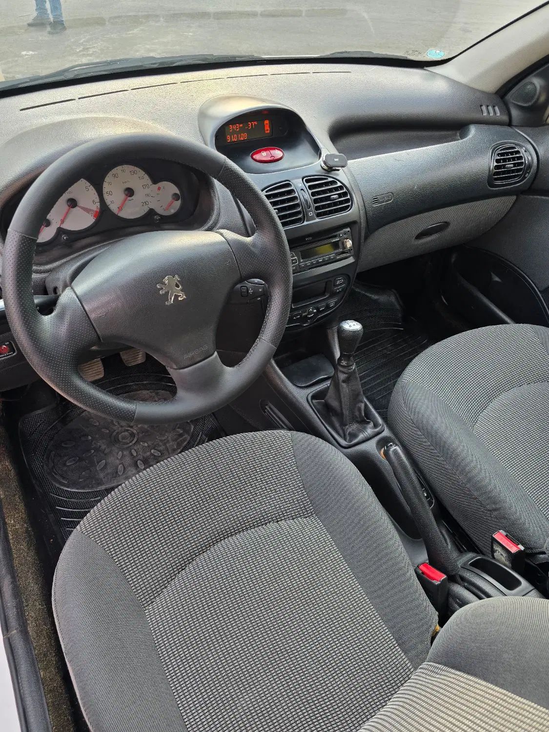 پژو ۲۰۶ صندوق دار v8 - 1393