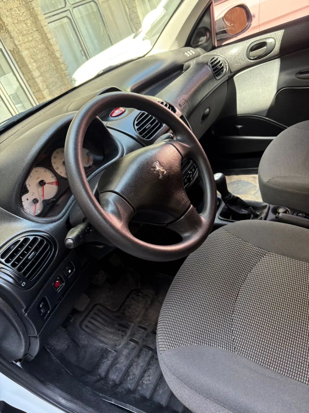 پژو ۲۰۶ صندوق دار v8 - 1397